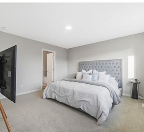 3 habitaciones, tabla de planchar con plancha, wifi y ropa de cama 