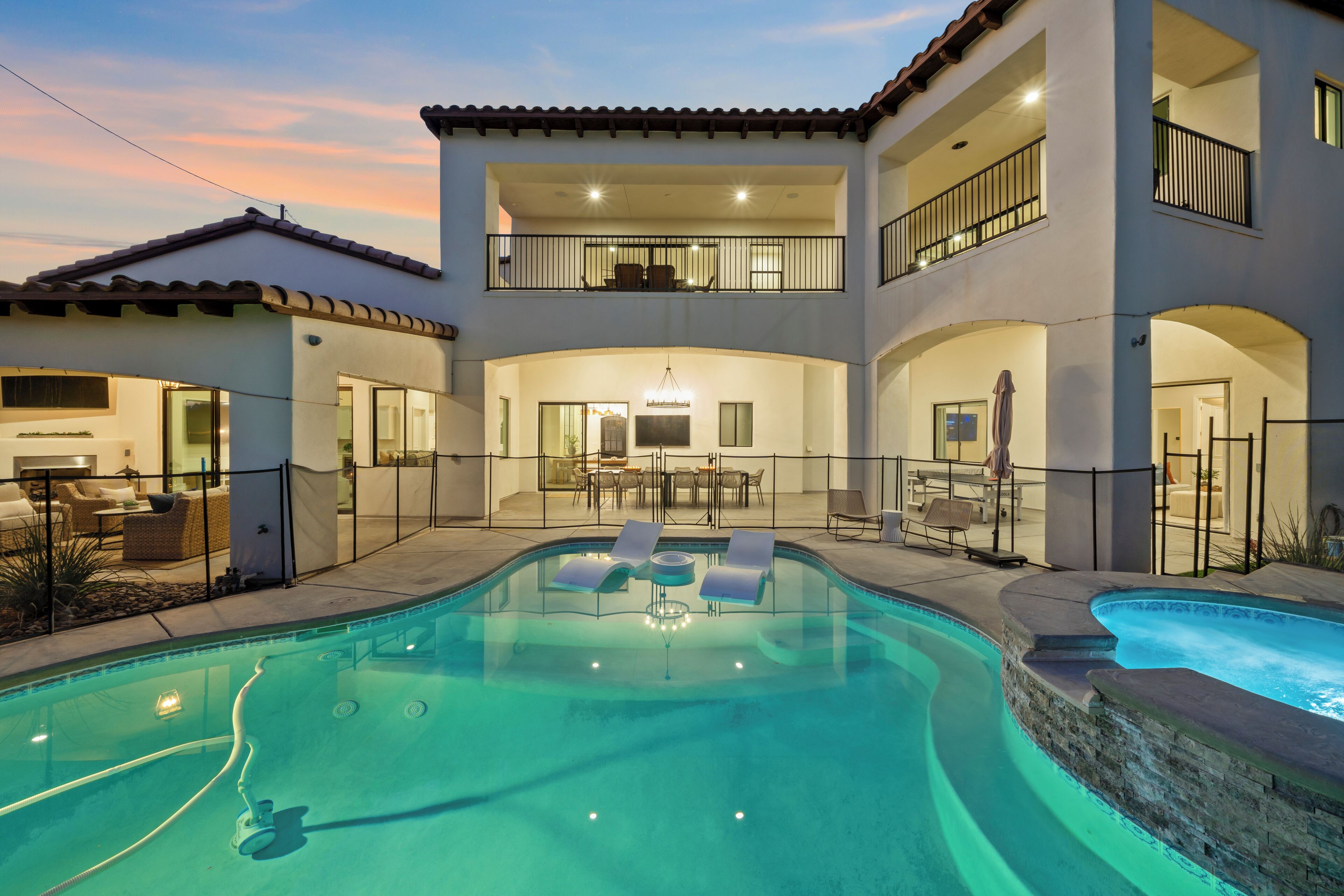 حمّام سباحة خارجي، حمّام سباحة مُدفَّأ