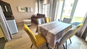 Dining - Apartment in Aix-les-bains Near Lake Bourget (Aix-les-Bains)