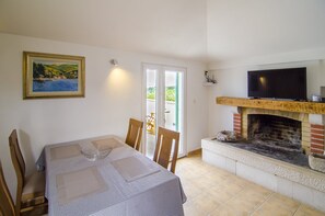House | Dining - Holiday Home Bliss - Holiday Home With Outdoor Pool and Sea View (Supetar)