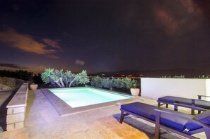 Casa | Piscina | Una piscina al aire libre