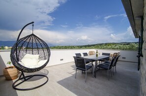 House | Outdoor dining - Holiday Home Bliss - Holiday Home With Outdoor Pool and Sea View (Supetar)
