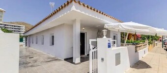 Villa Casablanca: Encanto Costero con Piscina y te