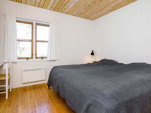 Classic House, 2 Bedrooms | Interior - 6 Person Holiday Home in Vaeggerlose (Vaeggerlose)