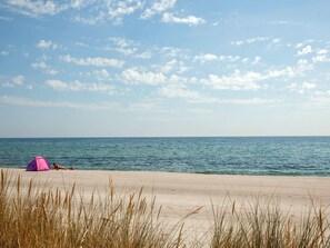 Beach - 6 Person Holiday Home in Vaeggerlose (Vaeggerlose)
