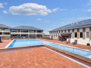 Classic-Apartment, 2 Schlafzimmer | Pool | Innenpool, Außenpool