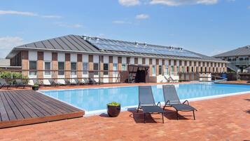 Classic-Apartment, 2 Schlafzimmer | Pool | Innenpool, Außenpool