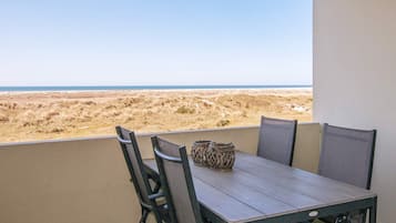 Classic-Apartment, 2 Schlafzimmer | Blick auf das Wasser