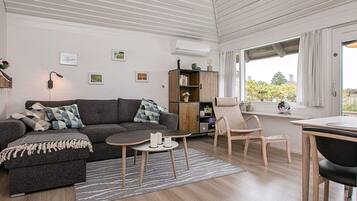 Luxury House, 2 Bedrooms | Interior