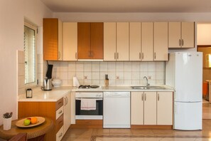 Apartment | Private kitchen - Bodul Vacation Apartment - Two Bedroom Apartment With Terrace and Sea View (Dubrovnik)