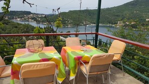 Apartment | Outdoor dining - Bodul Vacation Apartment - Two Bedroom Apartment With Terrace and Sea View (Dubrovnik)