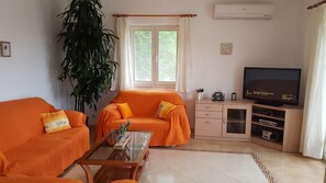Apartment | Living room - Bodul Vacation Apartment - Two Bedroom Apartment With Terrace and Sea View (Dubrovnik)