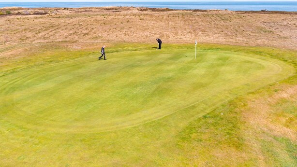 A golf course with a clear view of the ocean in the background. - 4 Star Holiday Home in Laeso (Læsø)
