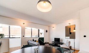 Living area - Nomad's Family - 2bed Spacious Apartment Gaia (Vila Nova de Gaia)