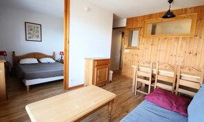 Room - Dba112 - 1 Bedroom Apartment + Sleeping Alcove - Balcony - Sleeps 6 - 1800 Area (Puy-Saint-Vincent)
