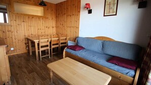 Living area - Dba112 - 1 Bedroom Apartment + Sleeping Alcove - Balcony - Sleeps 6 - 1800 Area (Puy-Saint-Vincent)