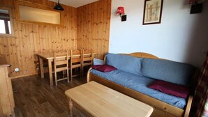Living area - Dba112 - 1 Bedroom Apartment + Sleeping Alcove - Balcony - Sleeps 6 - 1800 Area (Puy-Saint-Vincent)