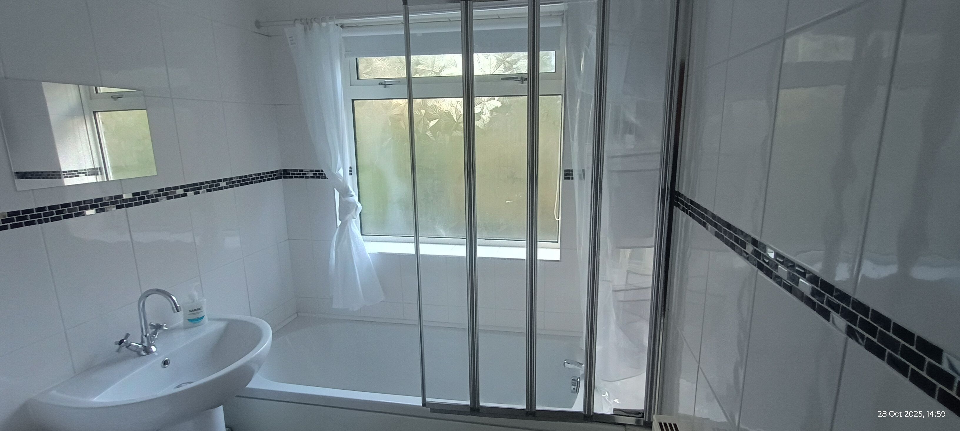 吹风机、毛巾、卫生纸