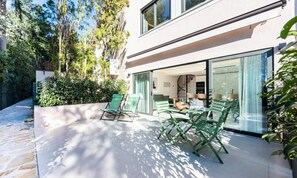 Outdoor dining - Apartment in Cannes With Private Terrace (Cannes)