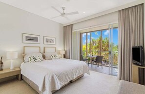 2 bedrooms, desk, iron/ironing board, WiFi