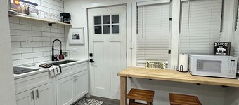 Charming 1-bedroom house in perfect Fort Morgan Walking distance to downtown