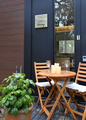 Outdoor dining - Gum Tree Hideaway by Tiny Away (Stoneville)