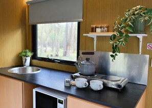 冰箱、微波炉、炉灶、烤面包机