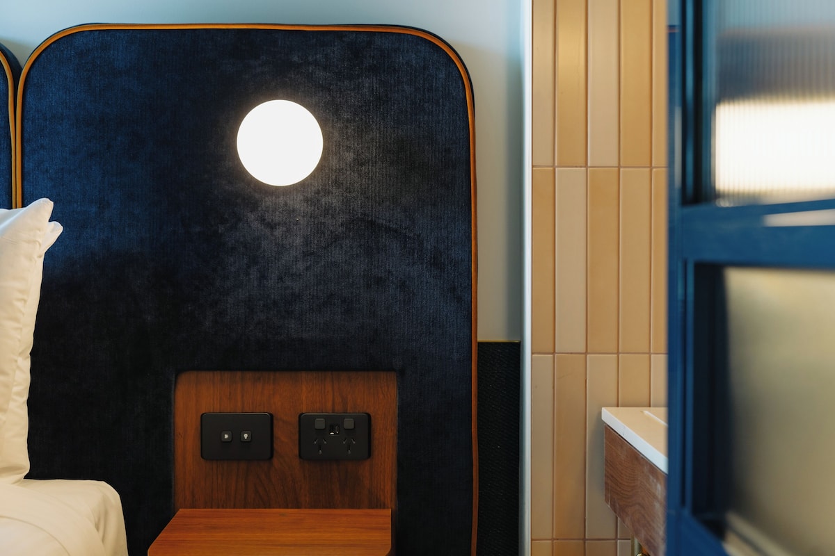 Hochwertige Bettwaren, Pillowtop-Betten, Zimmersafe