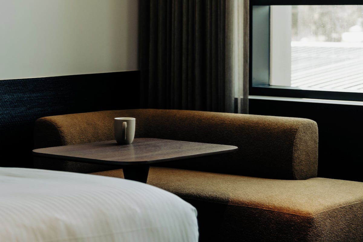 Luxe beddengoed, pillowtop-bedden, een kluis op de kamer