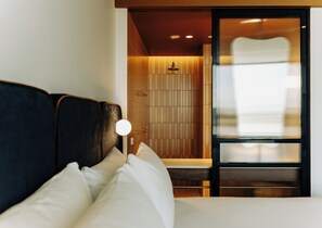 Kostenlose Toilettenartikel, Haartrockner, Handtücher, Seife