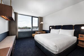 Premium bedding, pillow-top beds, in-room safe, laptop workspace - Hotel Panorama (Panorama)