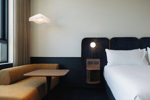 55-inch Smart TV with digital channels, Netflix, streaming services - Hotel Panorama (Panorama)