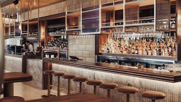 Bar (trong khuôn viên)