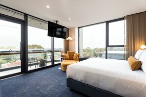 Luxury Suite | Premium bedding, pillowtop beds, in-room safe, laptop workspace - Hotel Panorama (Panorama)