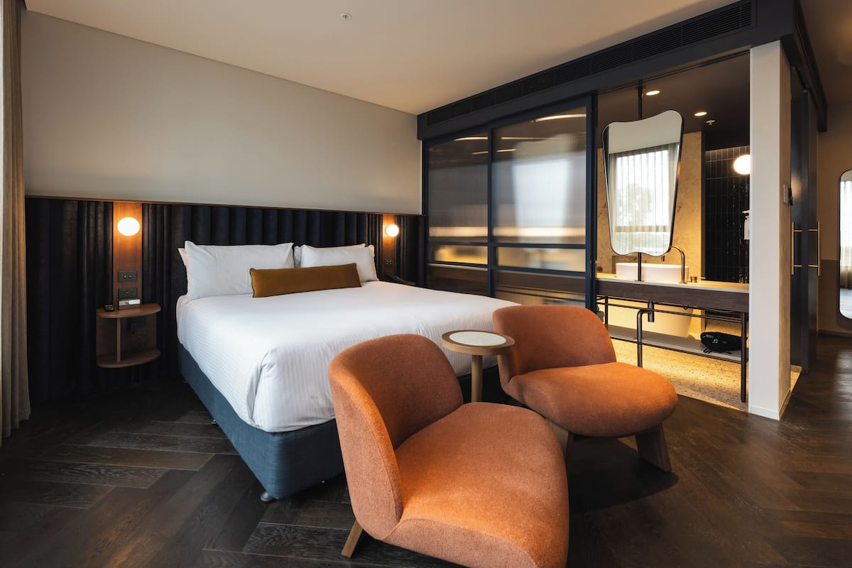 Panorama Suite | Premium bedding, down comforters, pillowtop beds, in-room safe