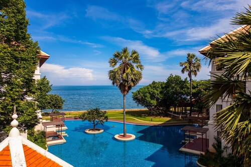 4 Bed Beachfront Condo SP43