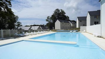 Kolam renang terbuka