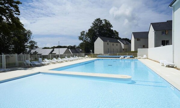 Outdoor pool - Holiday Home in Audierne With Pools (Audierne)