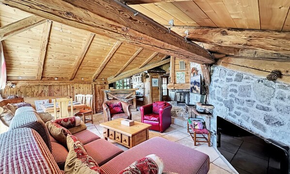 Fireplace - Apartment in Les Carroz Near Ski Slopes (Araches-la-Frasse)