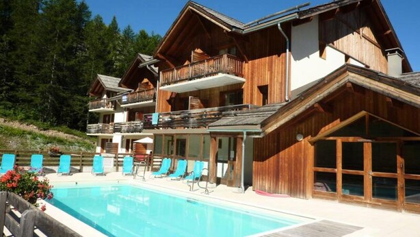 Pool - Apartment in Les Orres 1800 by Ski Slopes (Les Orres)