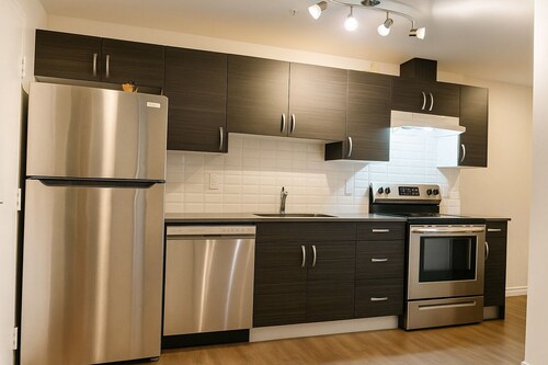 Chic 2BR 2BA Urban Retreat in the Heart of Waterloo