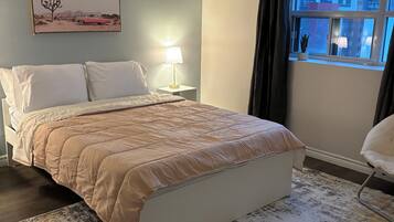 2 makuuhuonetta, työpöytä, Wi-Fi, vuodevaatteet