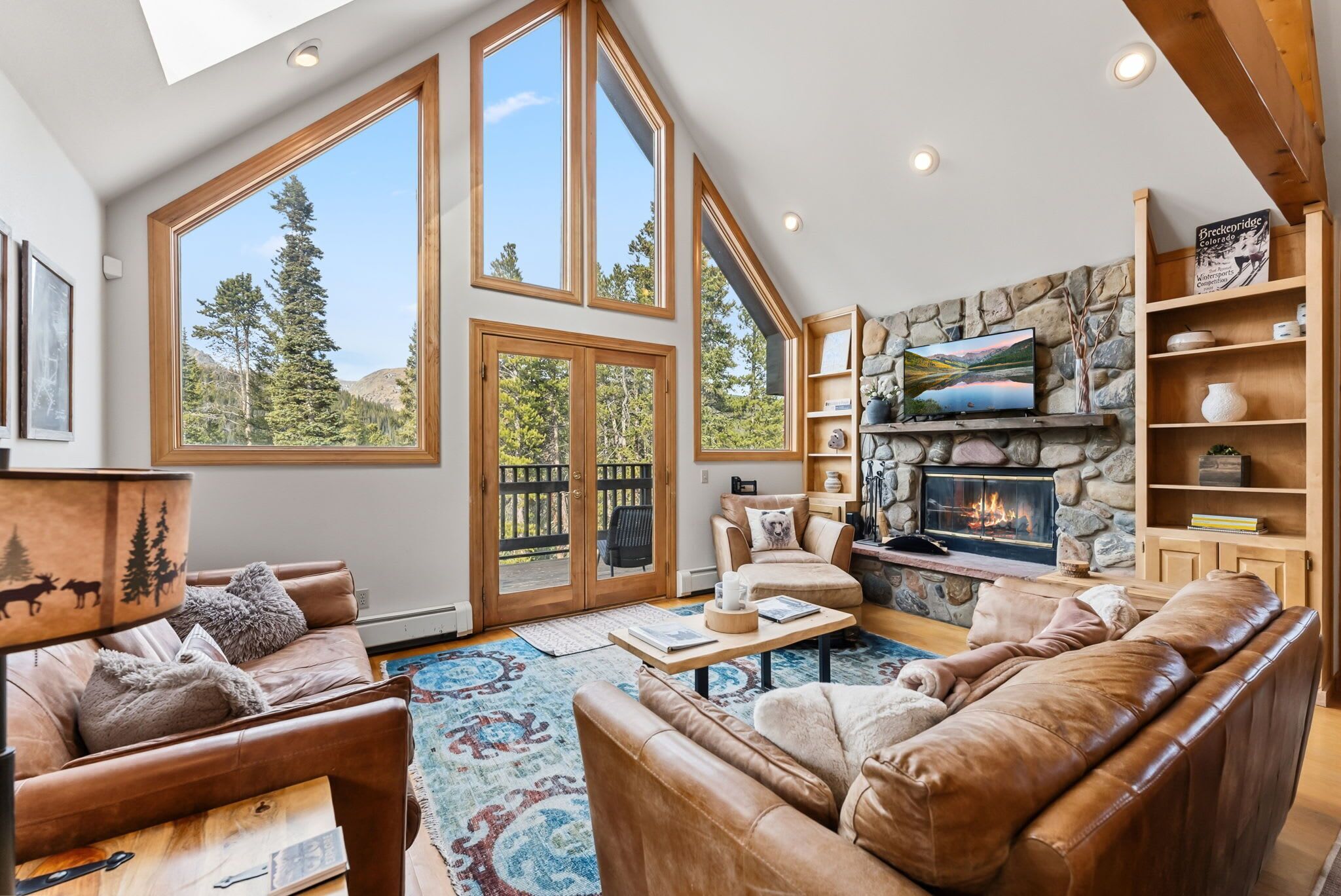 TV, peis og kontorer