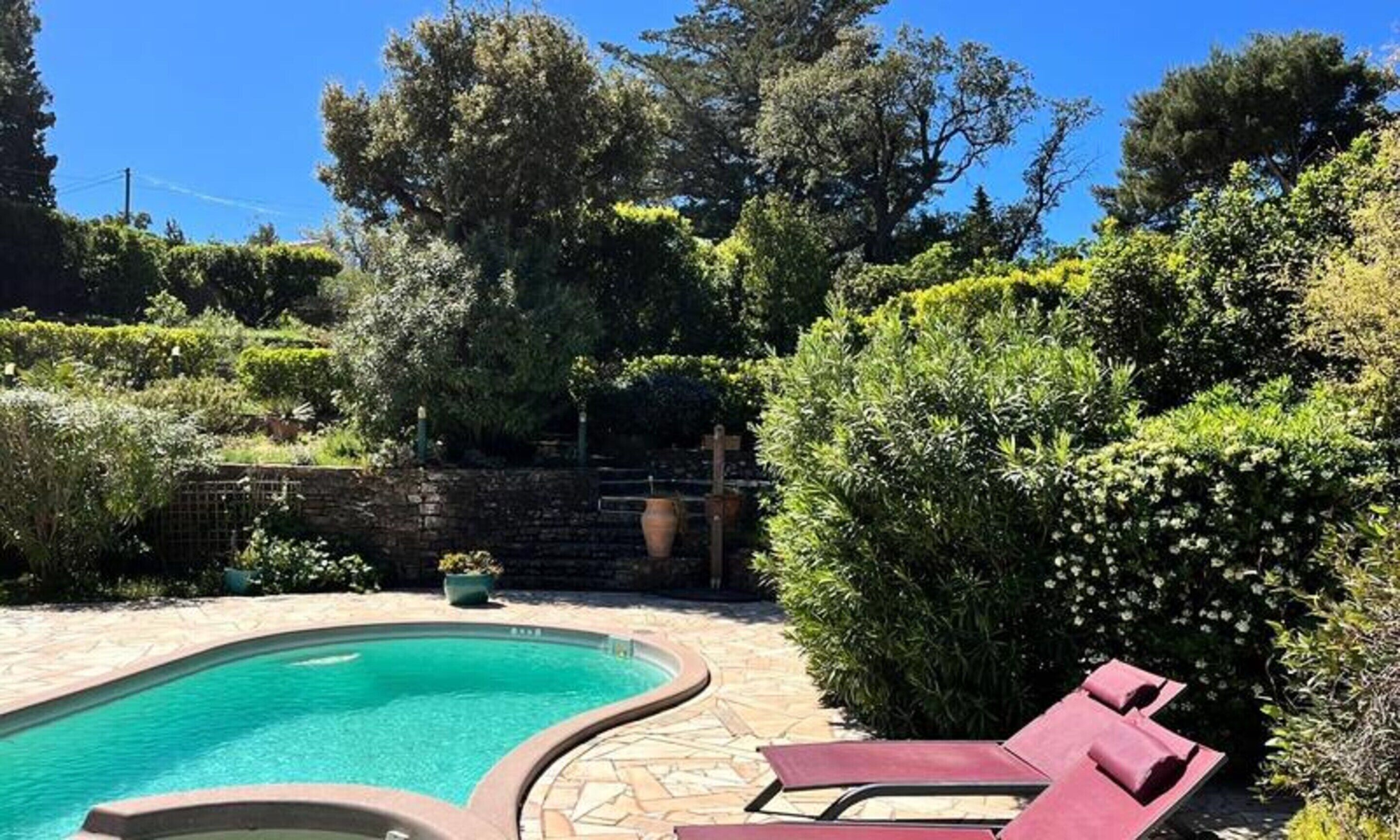 室內游泳池和室外游泳池