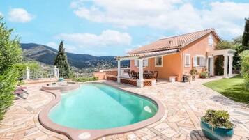 Hồ bơi trong nhà, hồ bơi ngoài trời