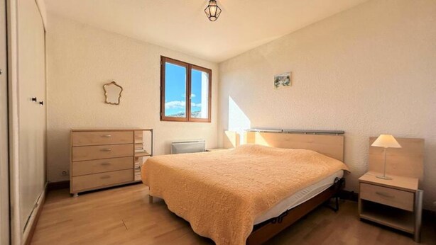 Room - Apartment in Provence With Scenic Terrace (Gréoux-les-Bains)