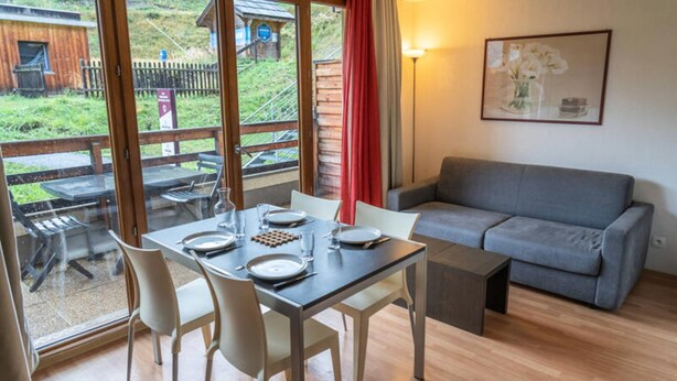 Unclassified image, 1 of 3, button - Apartment in Les Orres With Ski-in Access (Les Orres)