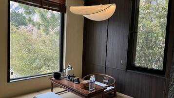 Double Room | Peralatan tempat tidur premium, gebar bulu kapas, tilam berlapik