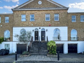 Exterior - 2 bedroom accommodation in London (London)