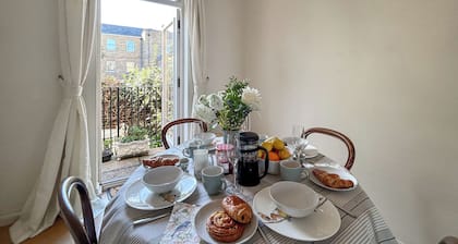 2 bedroom accommodation in London